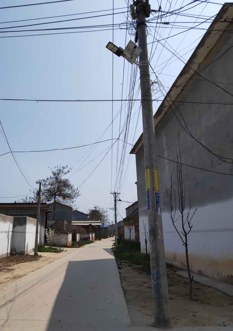 云南可用太陽(yáng)能路燈庭院燈中太陽(yáng)能電池板組件在安裝中注意事項(xiàng)